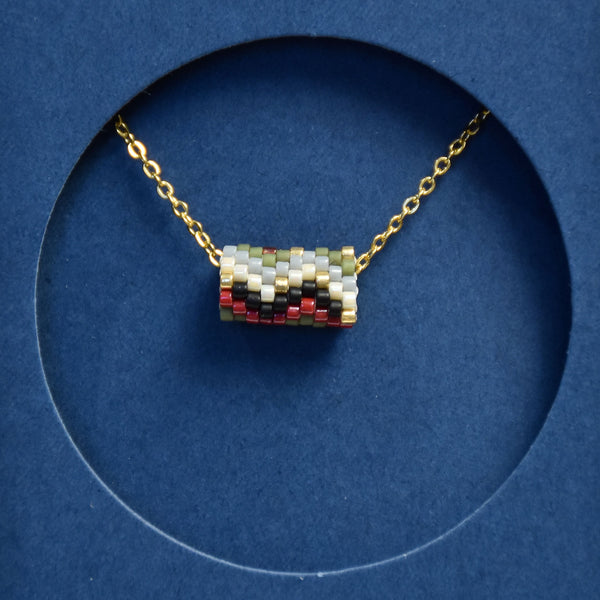 xoxo pendant & gold chain